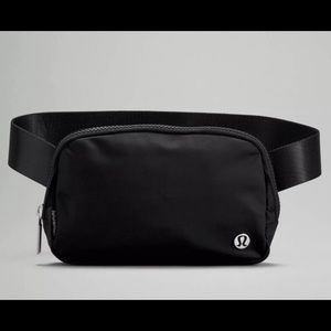 Lululemon everywhere belt bag